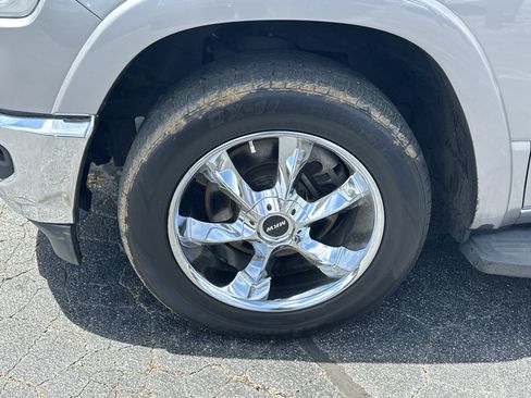Used 2019 RAM 1500 Laramie RWD image 13