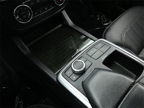 Used 2016 Mercedes-Benz GL 450 4MATIC w/ Premium I Package image 35