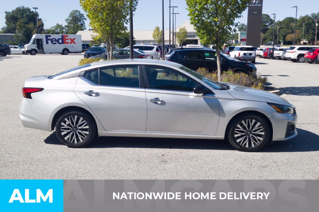 Used 2024 Nissan Altima 2.5 SV FWD image 4