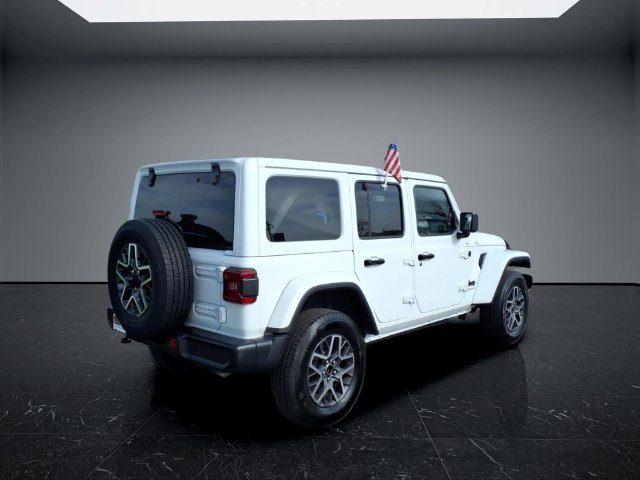 Used 2025 Jeep Wrangler Unlimited Sahara AWD/4WD image 3