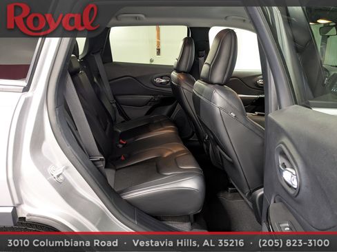 Used 2020 Jeep Cherokee Latitude Plus image 10