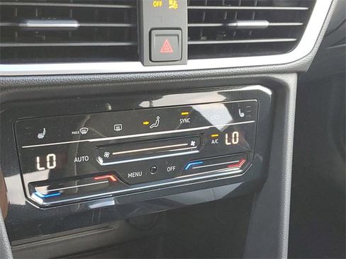 New 2025 Volkswagen Taos SE image 28