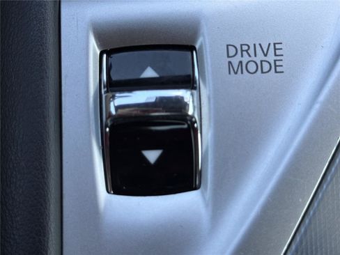 Used 2019 INFINITI Q60 3.0t Luxe w/ Essential Package AWD/4WD image 18