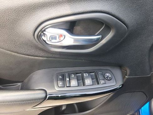 Used 2020 Jeep Cherokee Latitude Plus FWD image 28