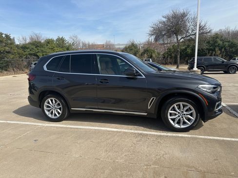 Used 2023 BMW X5 xDrive40i w/ Premium Package image 2