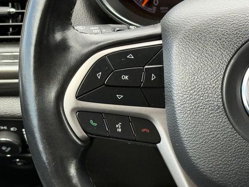 Used 2021 Jeep Grand Cherokee Laredo w/ Security & Convenience Group AWD/4WD image 21