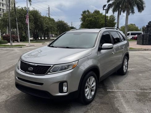 Used 2015 Kia Sorento EX FWD image 2