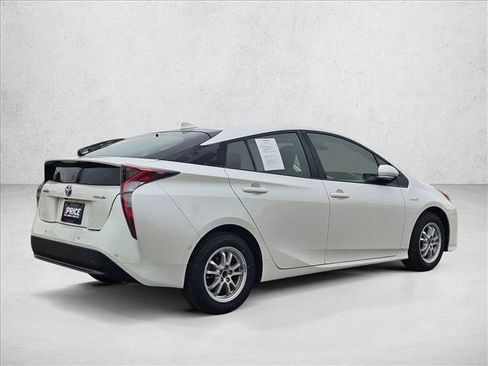 Used 2018 Toyota Prius Two image 5