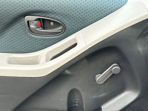 Used 2007 Toyota Yaris 2-Door Hatchback image 10