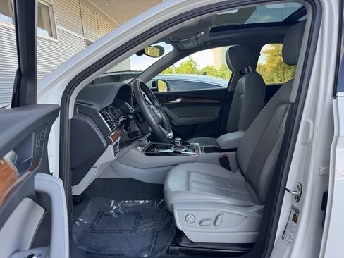 Used 2022 Audi Q5 2.0T Premium w/ Convenience Package image 24