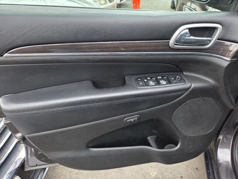 Used 2018 Jeep Grand Cherokee Overland image 8