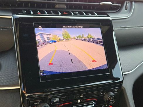 New 2025 Jeep Grand Cherokee Altitude image 31