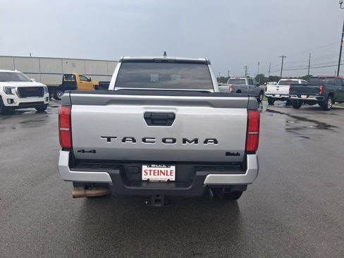 Used 2025 Toyota Tacoma TRD Off-Road AWD/4WD image 8