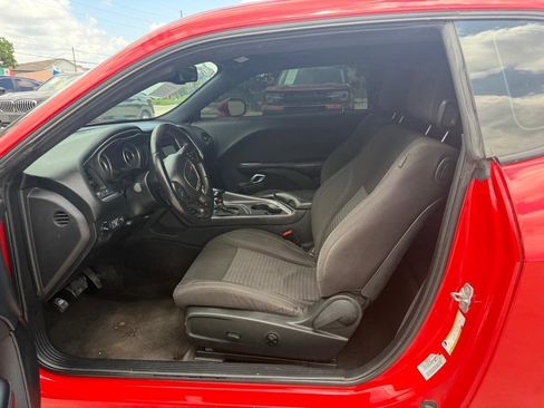 Used 2015 Dodge Challenger SXT RWD image 15