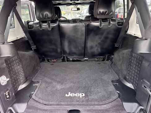 Used 2016 Jeep Wrangler Unlimited Sahara w/ Connectivity Group image 32