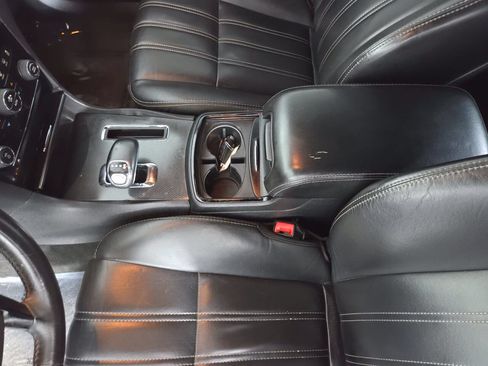 Used 2014 Chrysler 300 S RWD image 17