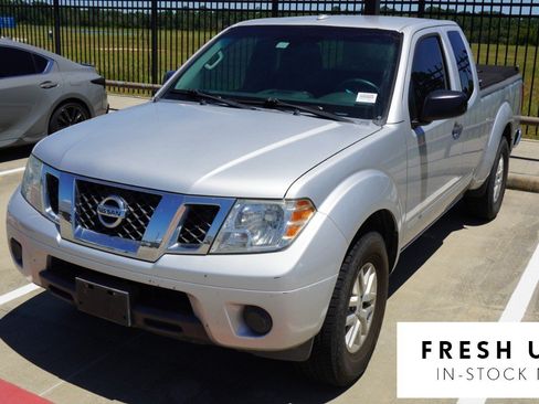 Used 2015 Nissan Frontier SV RWD image 1