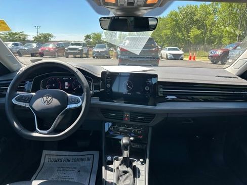 Used 2025 Volkswagen Jetta SEL FWD image 27