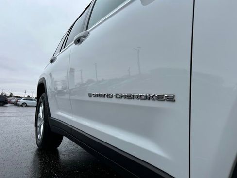 Used 2023 Jeep Grand Cherokee Limited w/ Luxury Tech Group II image 16