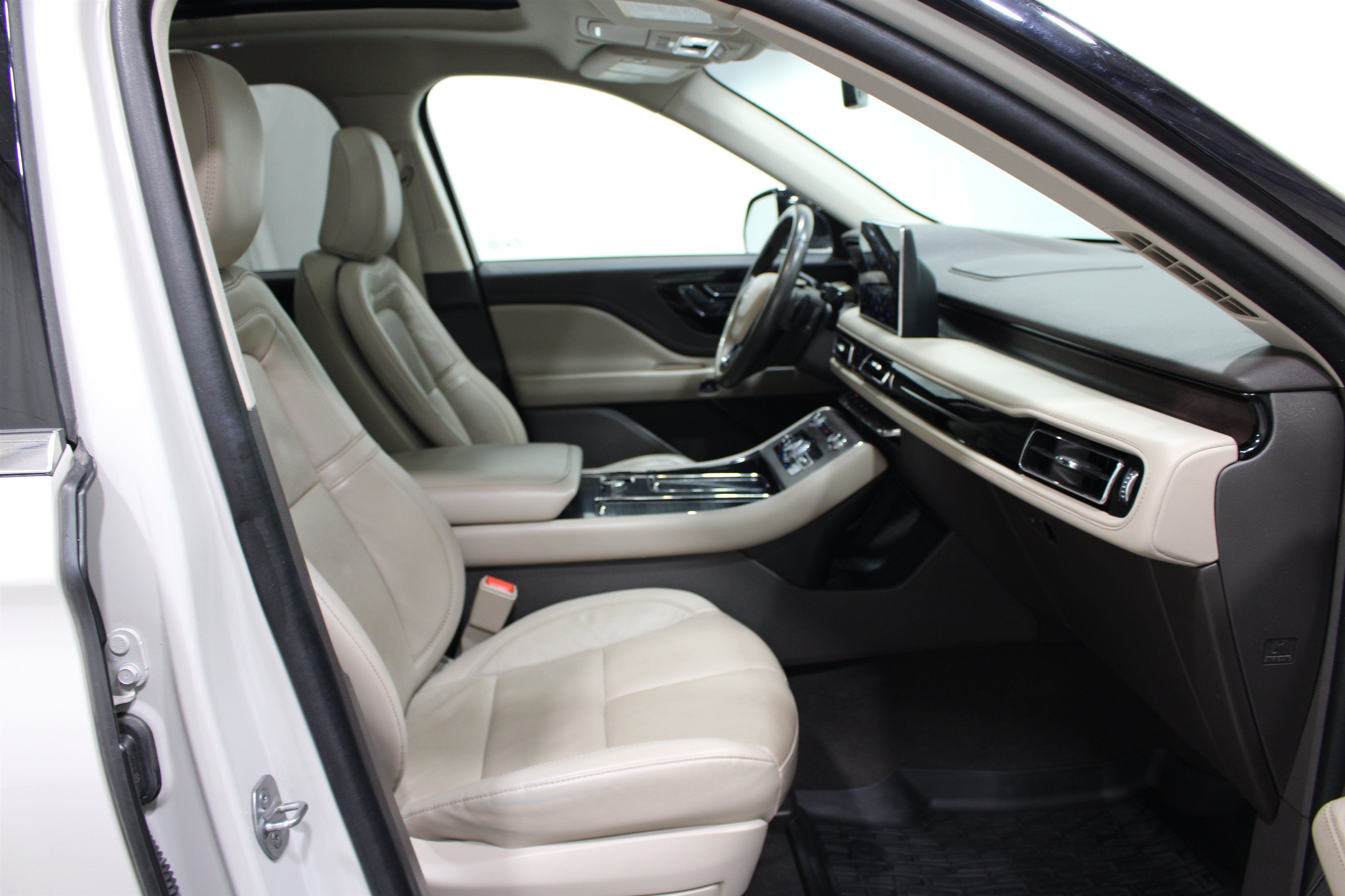 Used 2022 Lincoln Aviator Reserve w/ Elements Package Plus AWD/4WD image 27