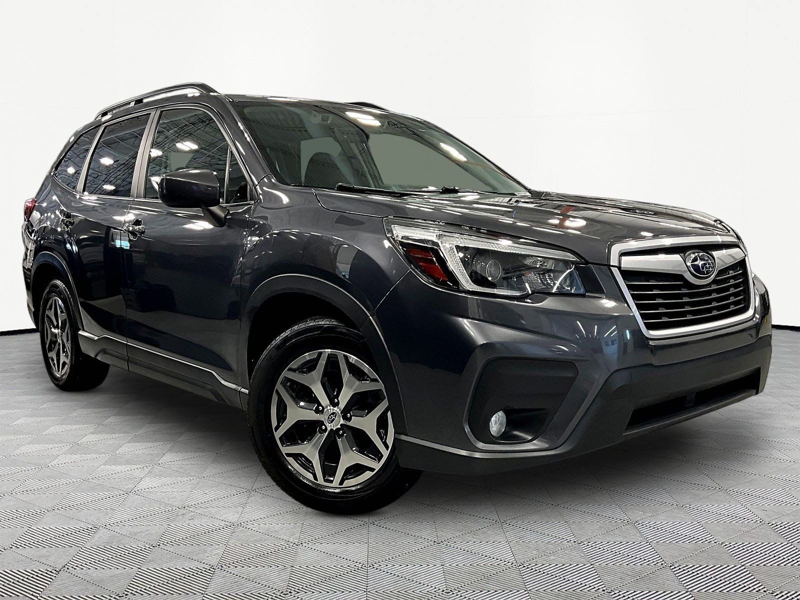 Used 2021 Subaru Forester Premium AWD/4WD image 3