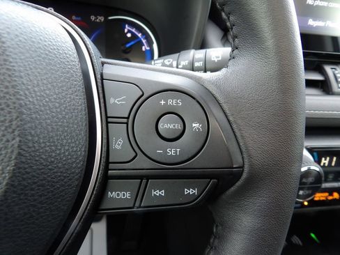 Used 2022 Toyota RAV4 Limited image 18