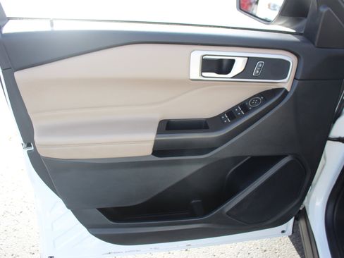 Used 2020 Ford Explorer XLT w/ Equipment Group 202A image 11