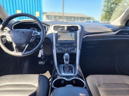 Used 2016 Ford Fusion SE w/ Equipment Group 202A FWD image 16