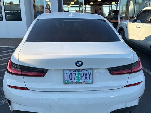 Used 2021 BMW 330i Sedan w/ M Sport Package RWD image 9