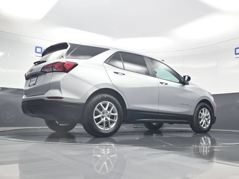 Used 2022 Chevrolet Equinox LS w/ LS Convenience Package FWD image 41