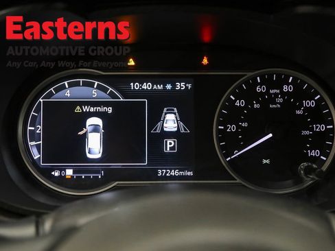 Used 2020 Nissan Versa SR w/ Convenience Package image 18