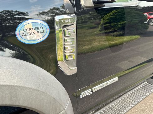 Used 2017 Ford F550 4x4 Regular Cab Super Duty image 22