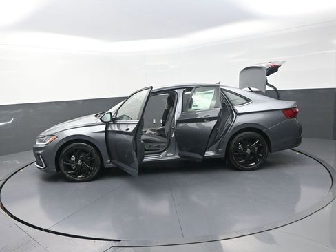 New 2026 Volkswagen Jetta SE image 32