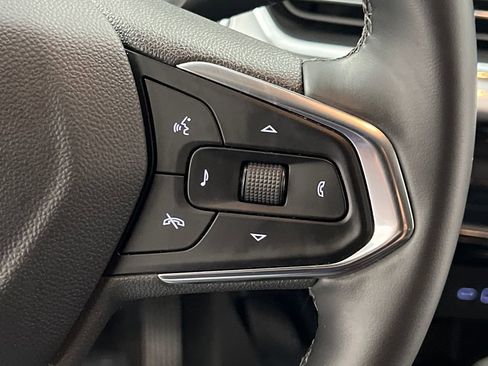 Used 2025 Chevrolet Trax LT w/ LT Convenience Package FWD image 39