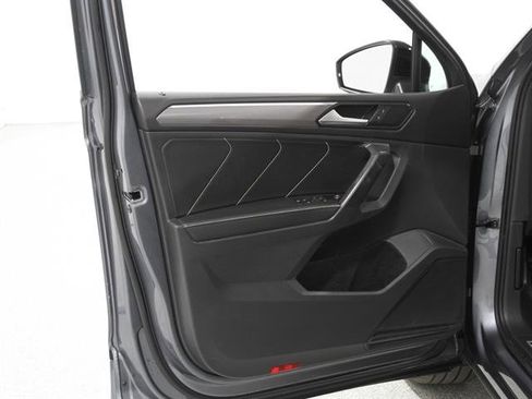 Certified 2023 Volkswagen Tiguan SE R-Line image 4