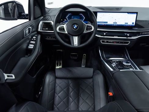 Used 2024 BMW X7 xDrive40i w/ Executive Package image 3
