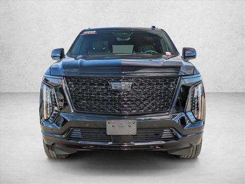 Used 2025 Cadillac Escalade Premium Luxury image 2