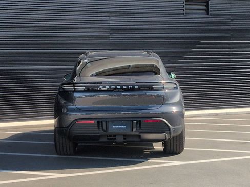 Used 2026 Porsche Macan Electric RWD image 8