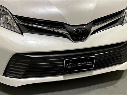 Used 2019 Toyota Sienna XLE Premium image 34