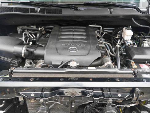 Used 2019 Toyota Sequoia Platinum AWD/4WD image 38