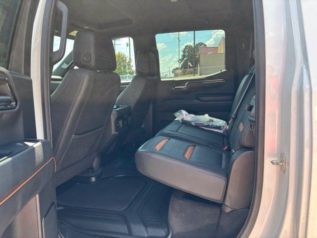 Used 2023 GMC Sierra 1500 AT4 w/ AT4 Premium Package AWD/4WD image 12