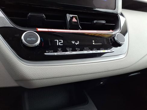 Used 2025 Toyota Corolla LE image 19