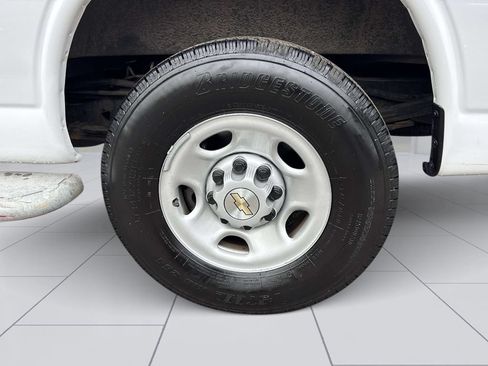 Used 2024 Chevrolet Express 2500 w/ Driver Convenience Package RWD image 9