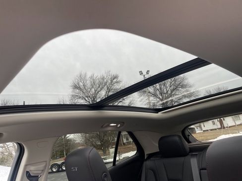 Used 2023 Buick Envision Essence w/ Sport Touring Package image 32