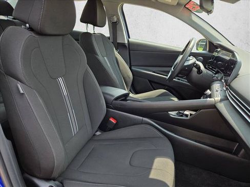 Used 2025 Hyundai Elantra SEL FWD image 21