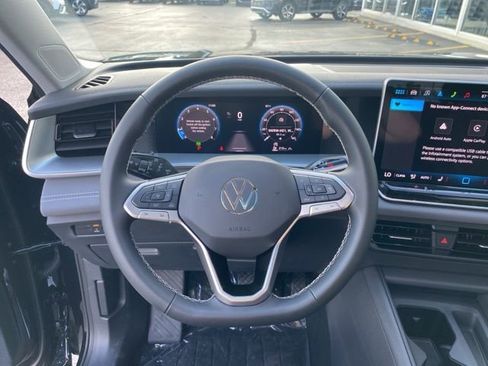 New 2025 Volkswagen Tiguan SE AWD/4WD image 28