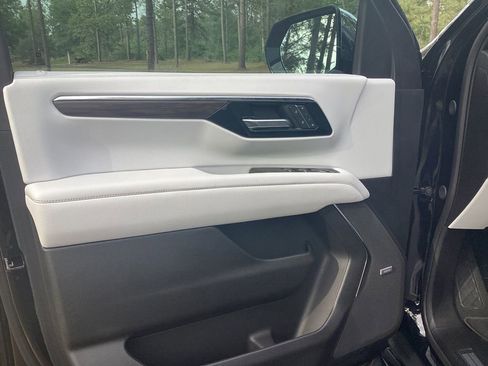 New 2025 Chevrolet Tahoe Premier RWD image 10
