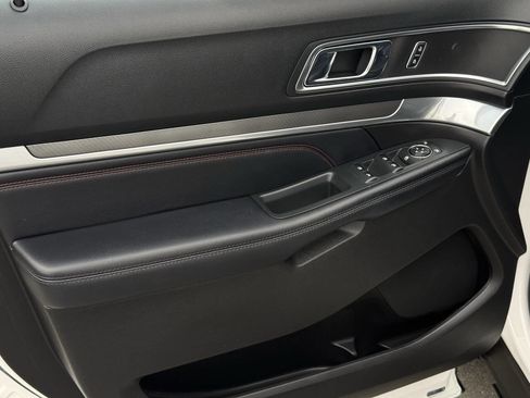 Used 2018 Ford Explorer Sport image 11