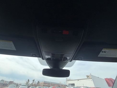 Used 2018 Volkswagen Golf R 4-Door image 22