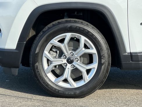 Used 2025 Jeep Compass Latitude image 31